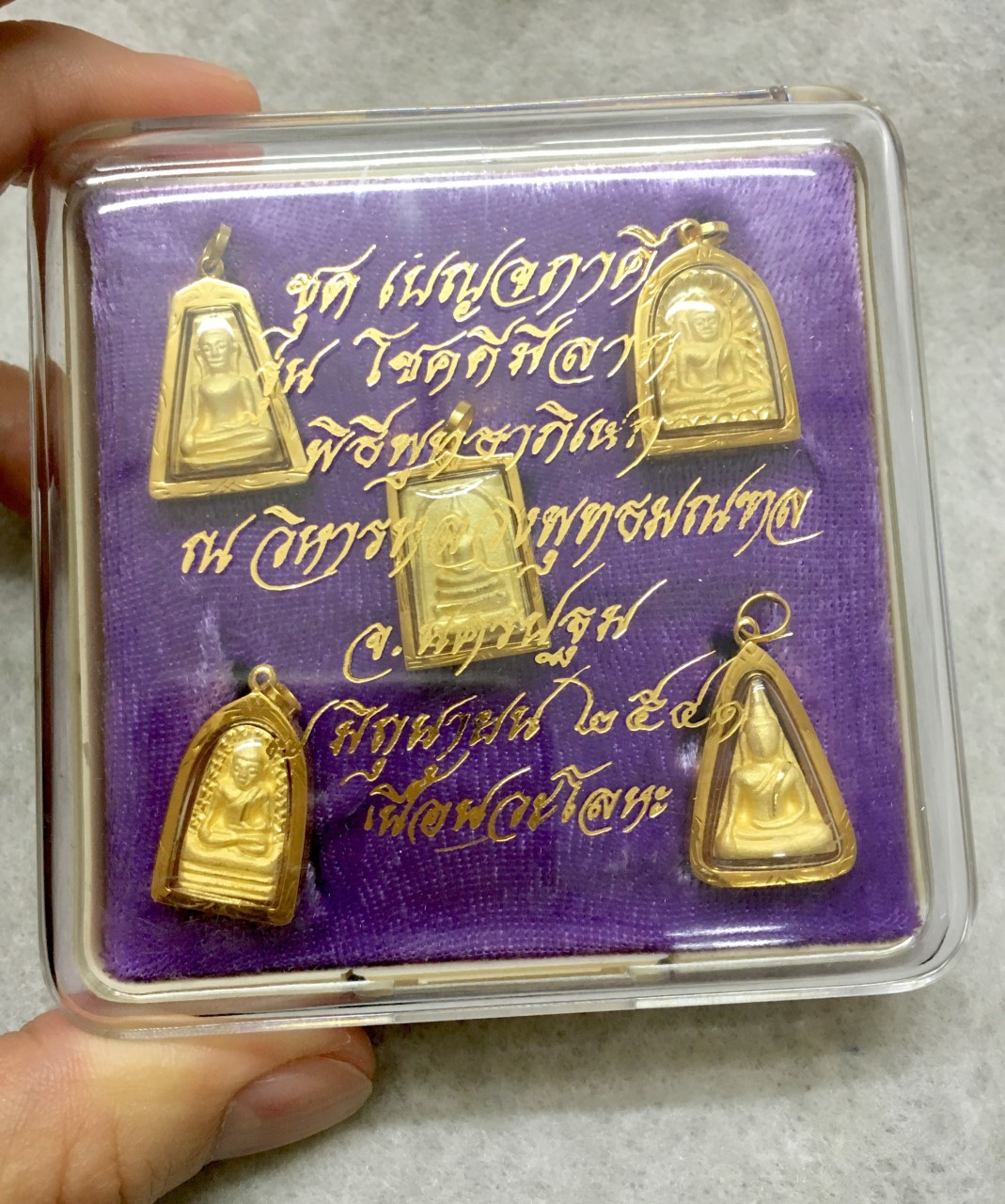 รหัสสินค้าGPP-060 จี้พระชุดเบญจภาคี พิมพ์เล็ก รุ่น \"โชคดีมีลาภ\" เลี่ยมกรอบทองแท้