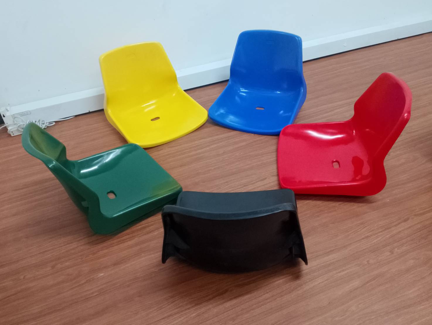 เก้าอี้อัฒจันทร์พนักสูง HDPE เก้าอี้อัฒจรรย์ เก้าอี้ชมกีฬา ที่นั่งอัฒจันทร์ ที่นั่งเชียร์ อัฒจันทร์สนามกีฬา พร้อมส่ง ส้ม เหลือง แดง น้ำเงิน ดำ เขียว