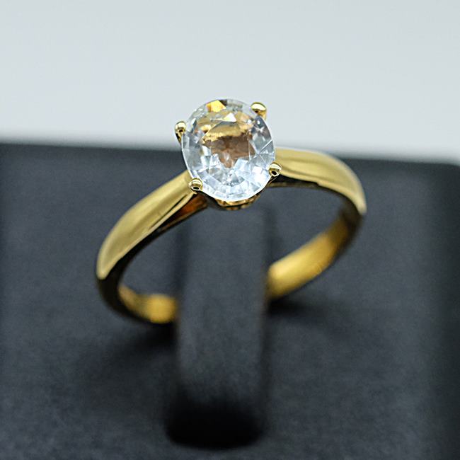 แหวนพลอยขาว(White Topaz) ฝังบนตัวเรือนทอง18K
