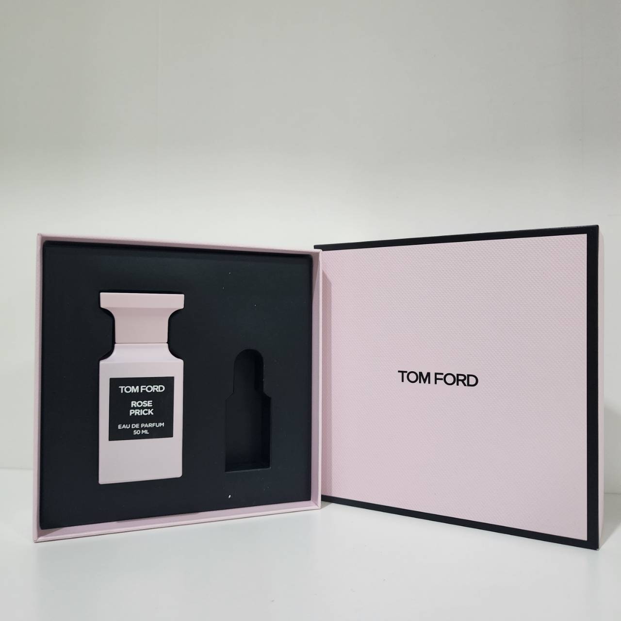 น้ำหอม Tom Ford Rose Prick EDP 50ml แยกจาก SET ได้กล่องด้วยนะคะ