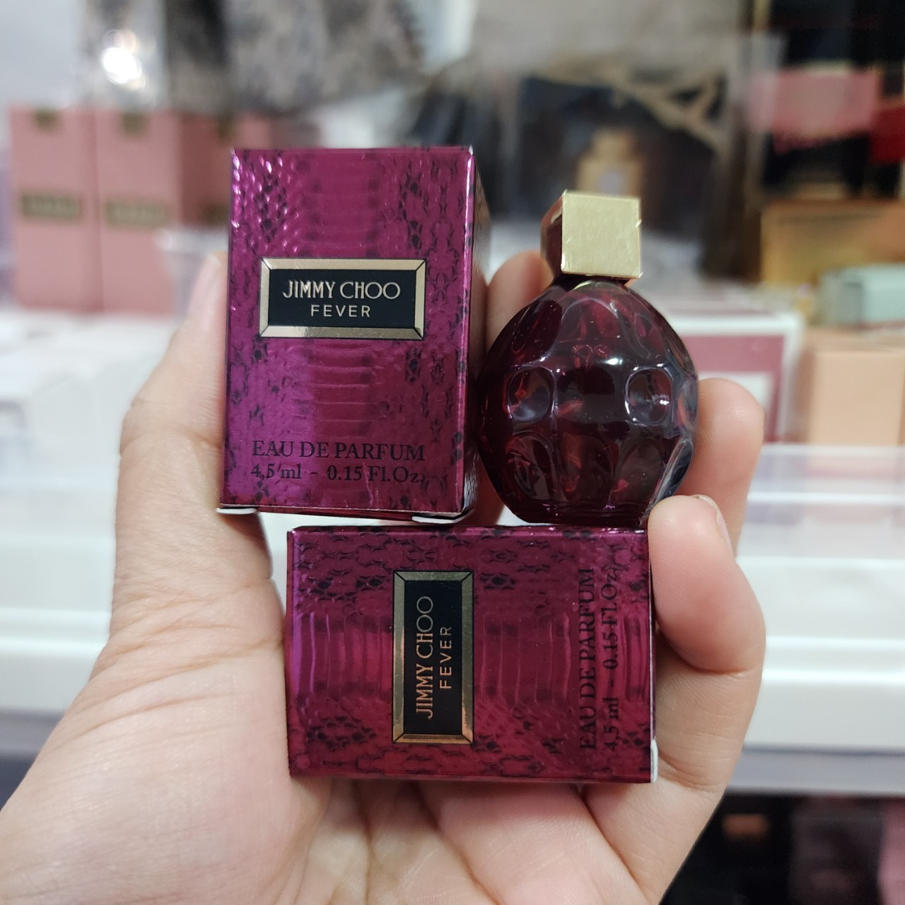 น้ำหอมจิ๋วมินิ Jimmy Choo Fever Eau de Parfum for women 4.5ml แบบแต้มมีกล่อง ( Mini Perfume น้ำหอมขนาดพกพา)