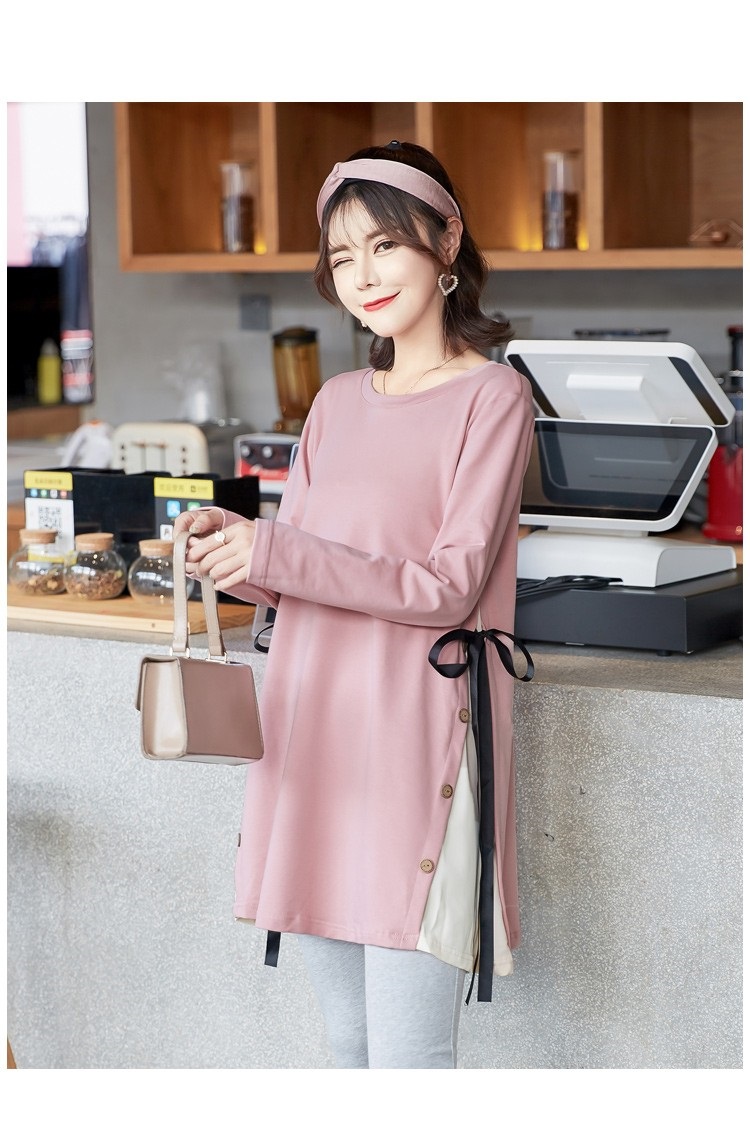 เสื้อยืดคลุมท้องแขนยาวสีชมพู ผ่าข้างและแต่งด้วยกระดุมเก๋ๆ มีสายผูกด้านข้าง ผ้านุ่ม งานสวย ใส่บาย น่ารักมากๆค่ะ