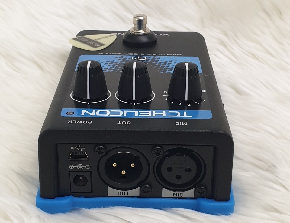 TC-Helicon VoiceTone C1 Hardtune and Pitch Correction Pedal