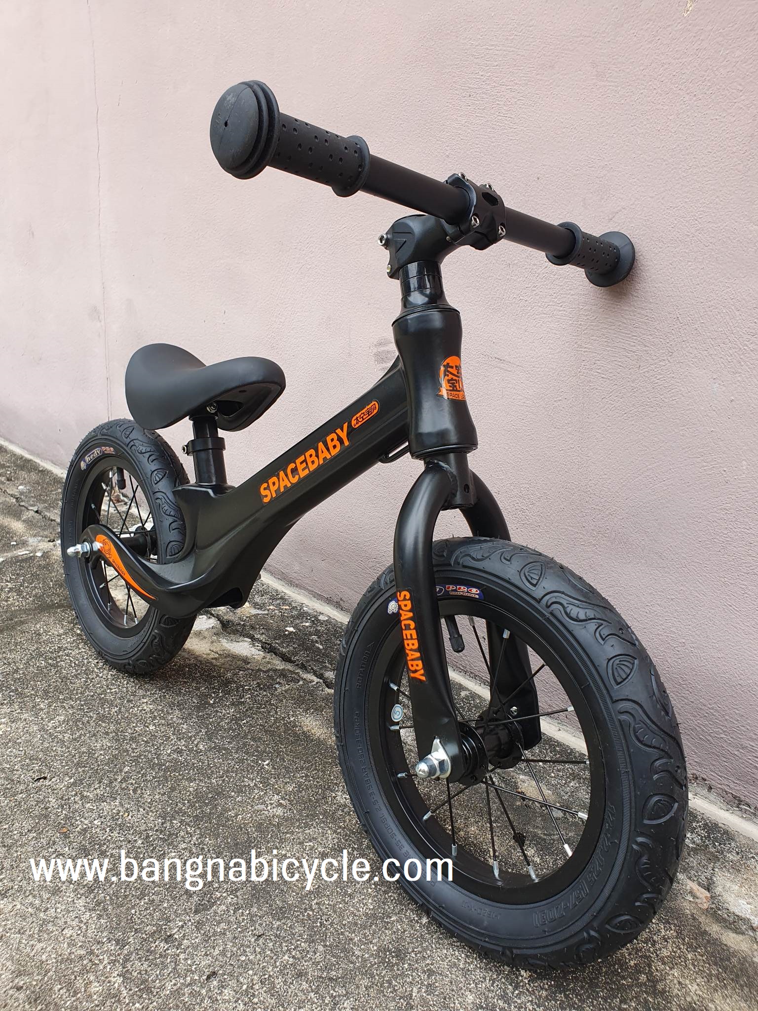 [หมด] รถเด็กขาไถ บาลานซ์ไบค์ ตัวถังอลูมิเนียม Spacebaby Balance Bike มีสีให้เลือกจุกๆถึง 7 สี
