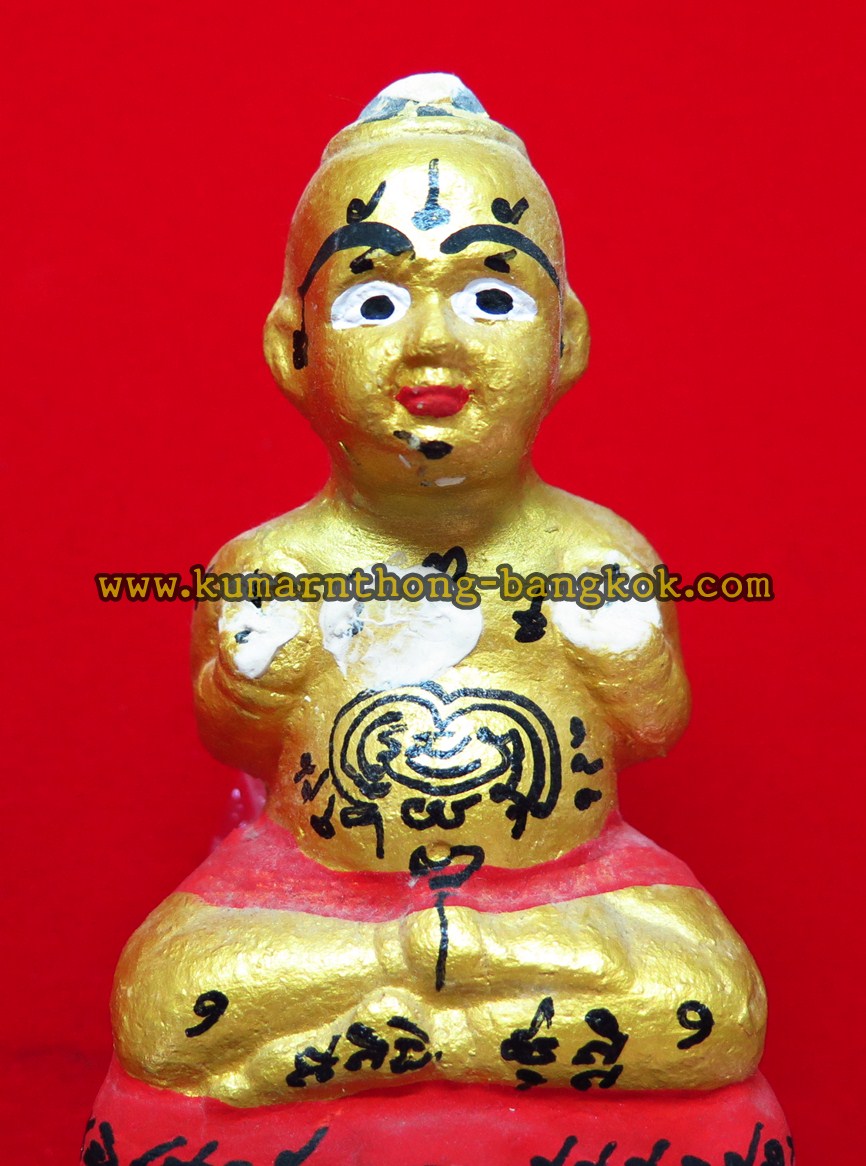 (โชว์) กุมารทอง หลวงปู่แย้ม วัดสามง่าม จ.นครปฐม (น้องบัณฑิต) เนื้อดิน สีทองทองฐานแดง พิมพ์เล็ก ขนาดตั้งบูชาสูง 5นิ้ว กว้าง 3นิ้ว รุ่น มหาเศรษฐี ปี 54-55