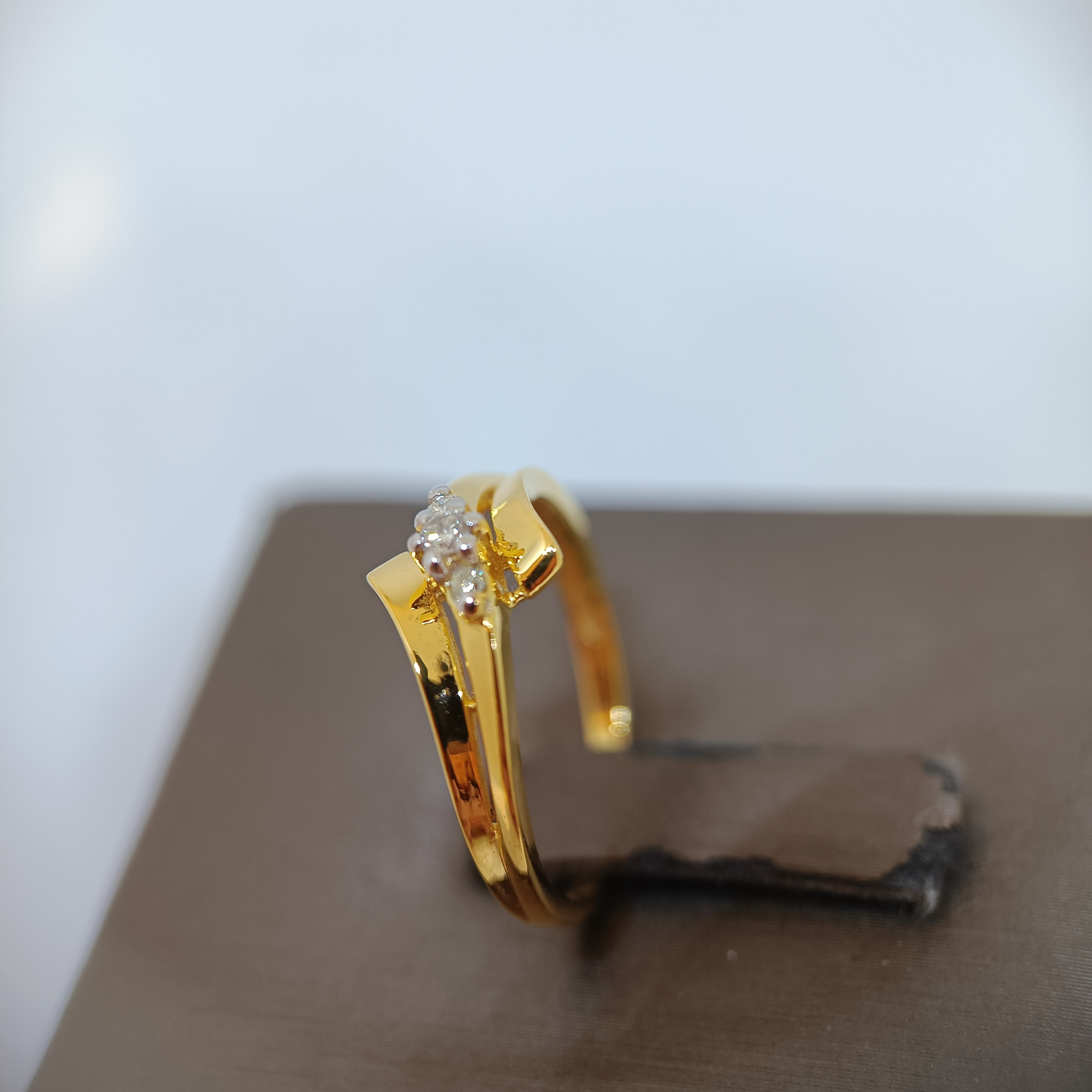 แหวนเพชรน้ำ98 คุณภาพดี บนตัวเรือนทอง18K สำหรับสุภาพสตรีครับ