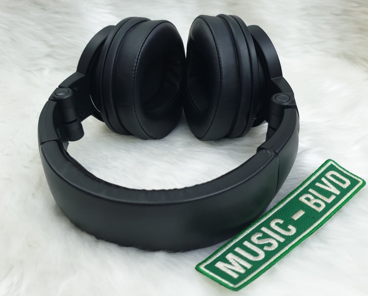 Mackie MC-250 Professional Closed-back Headphones