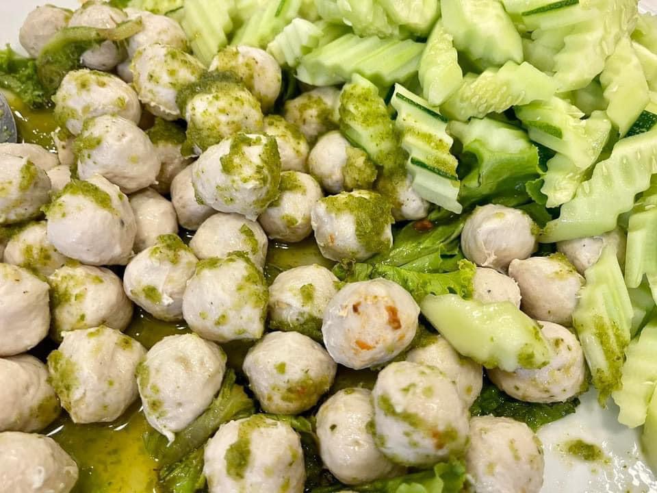 ยำลูกชิ้น