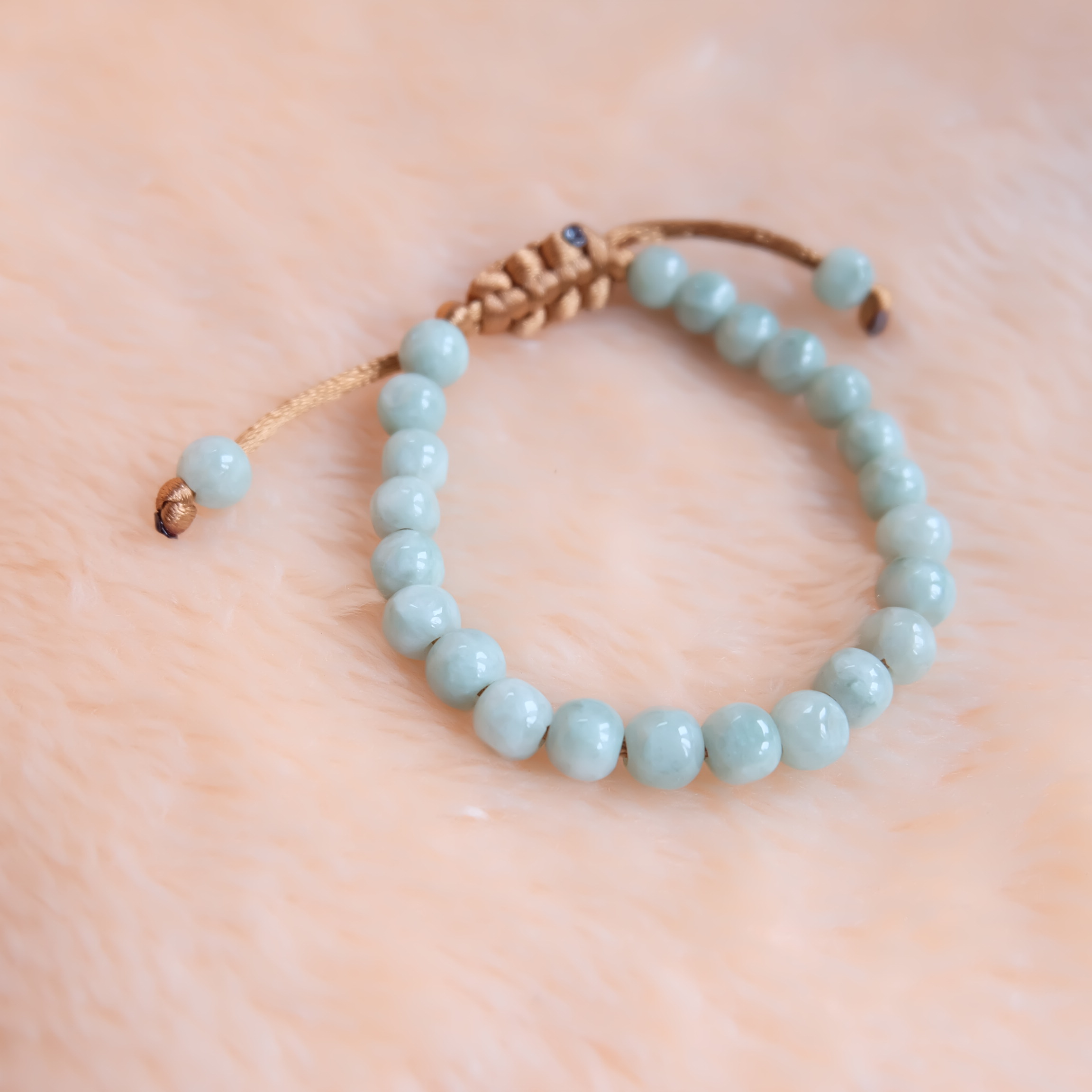 สร้อยข้อมือลูกปัดหยกแท้ 8 มิล หยกแท้ หยกพม่า หยกคละสี รูโต 3 มิล.เชือกดึง รอบข้อมือ 17-18 ซม. มีรอย