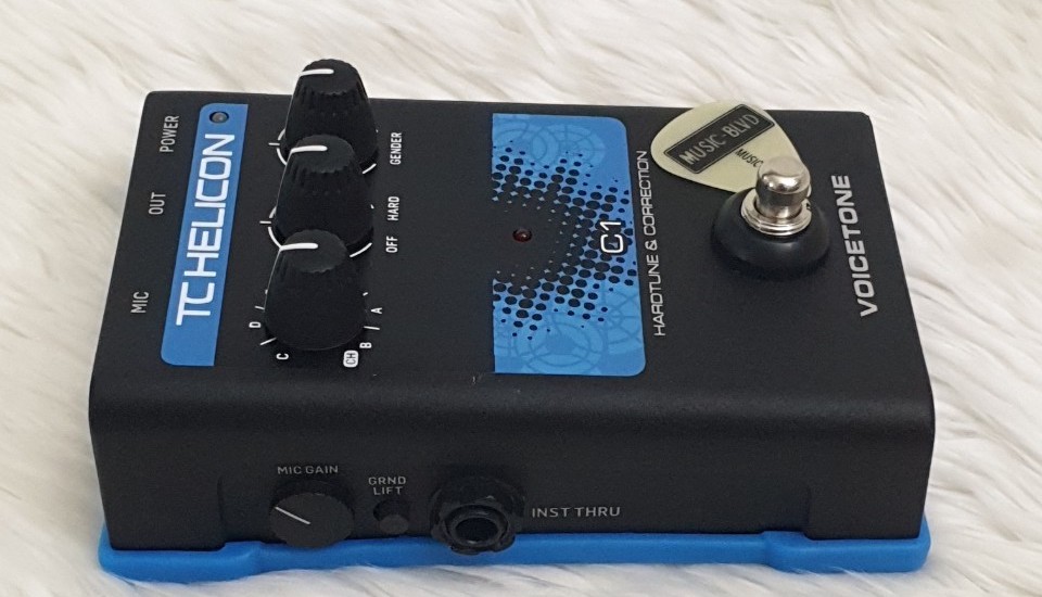 TC-Helicon VoiceTone C1 Hardtune and Pitch Correction Pedal
