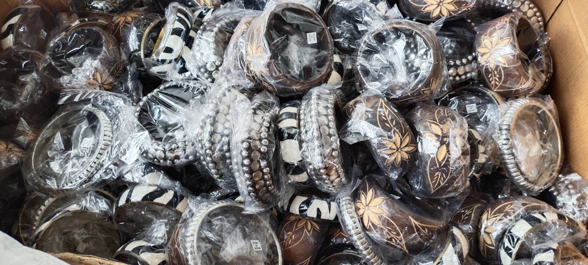 กำไลแขนงานไม้ คละแบบคละลาย ราคาส่ง