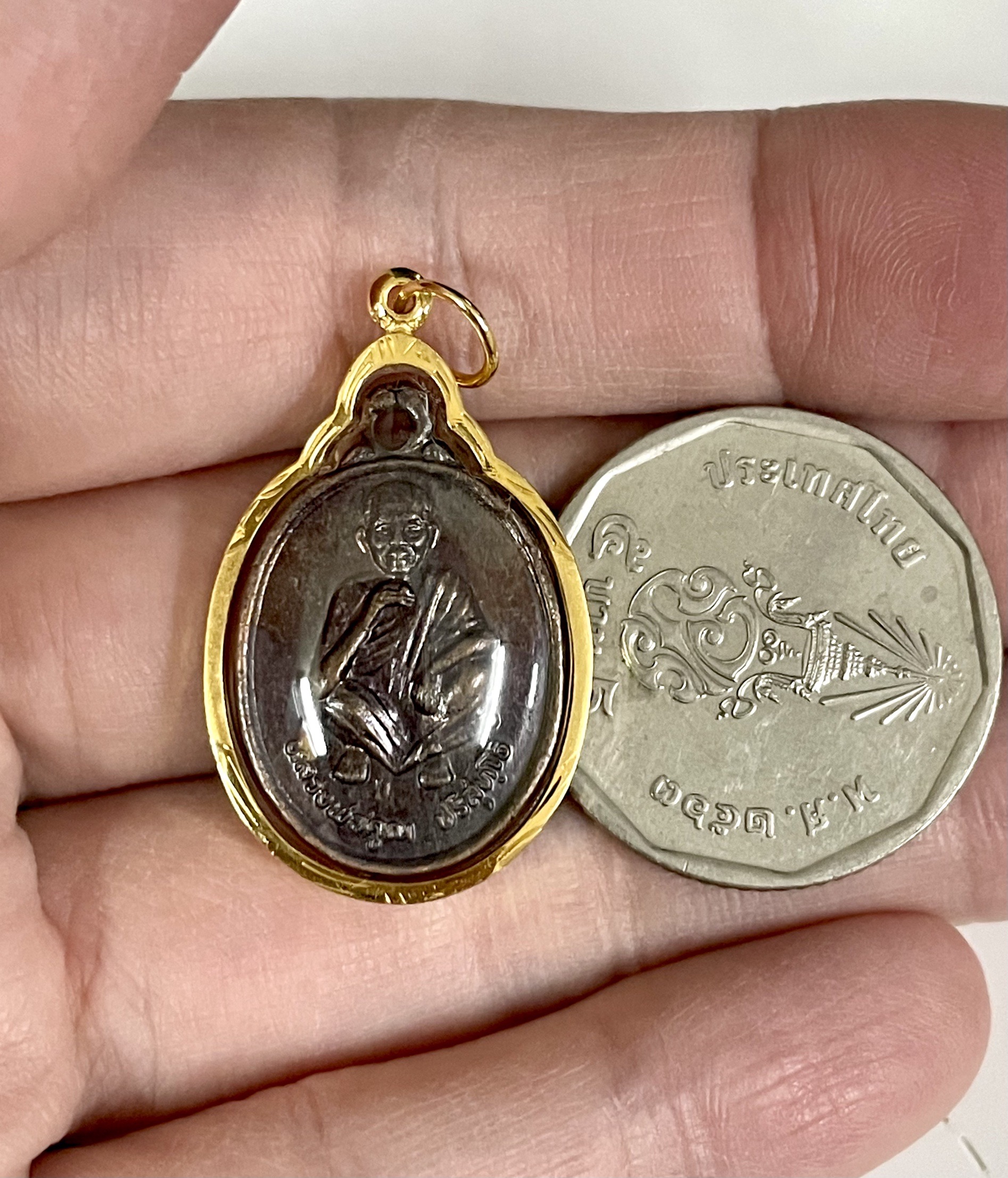จี้พระหลวงพ่อคูณ รุ่นรวยไม่เลิก ปี 37