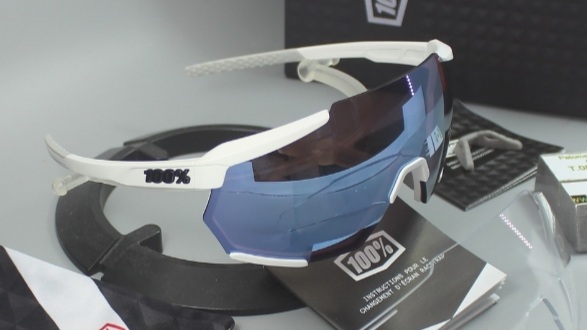 100% RACETRAP Matte White w/ Hiper Blue Multilayer Mirror Lens & Clear Lens 61037-000-75 รหัสสินค้า SKU-00264