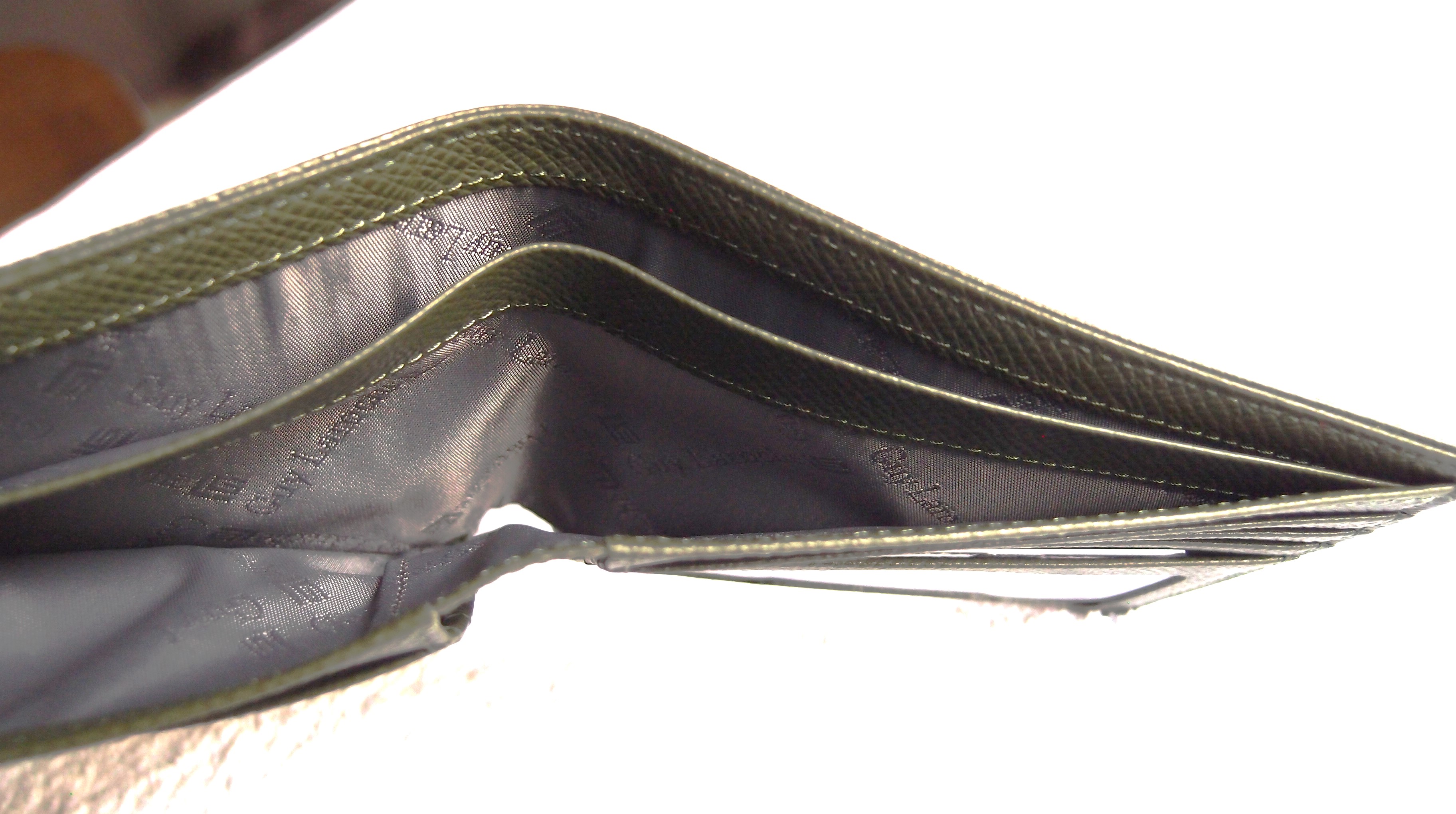 กระเป๋าสตางค์ Guy Laroche เขียวทหาร ใหม่ แท้