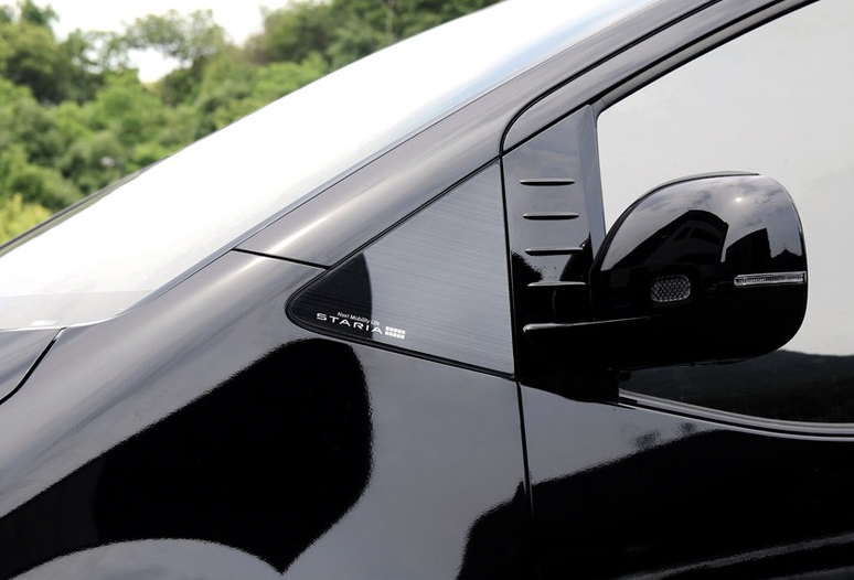 คิ้วเสาเอ คิ้วตกแต่งรถยนต์ Hyundai STARIA