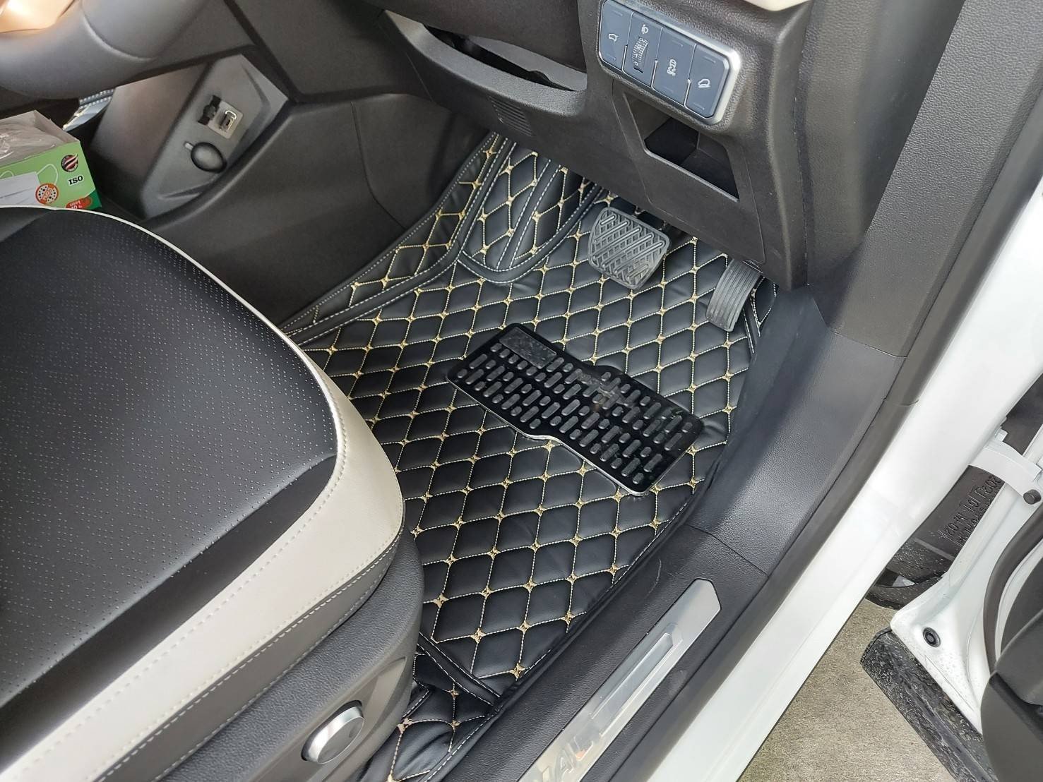 พรม6ดี Haval H6 ปูเต็มคัน ในห้องโดยสาร + ท้าย + หลังเบาะ มี 6 ชิ้น มีให้เลือก 10 สี