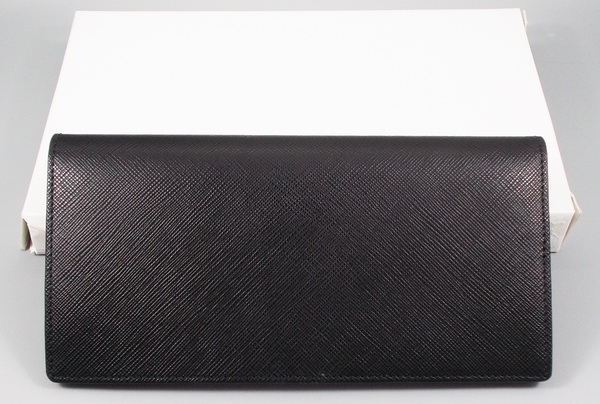 กระเป๋าสตางค์ Guy Laroche ดำ ใหม่ แท้