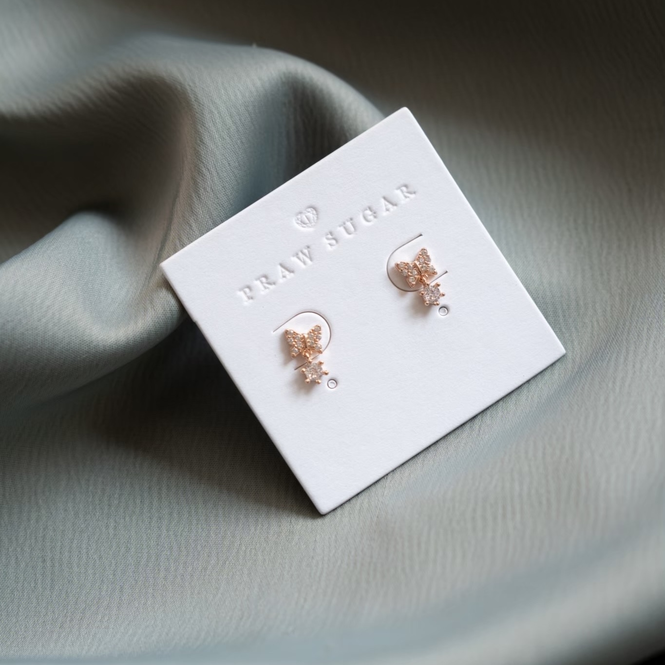Mini Butterfly Gorgeous Earrings - ต่างหูผีเสื้อตุ้งติ้งกลมขนาดเล็ก (ก้านต่างหูเงินแท้)