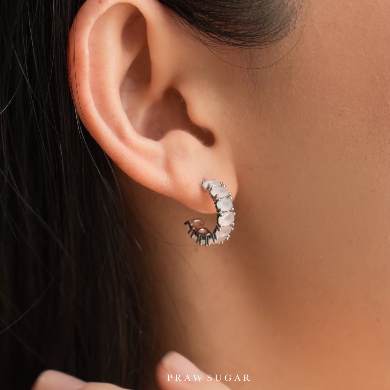 Oval-Opal Hoop Earrings - ต่างหูทรงครึ่งห่วงคริสตัลโทนโอปอลทรงรี (มี 3 สี)(ก้านเป็นเงินแท้)