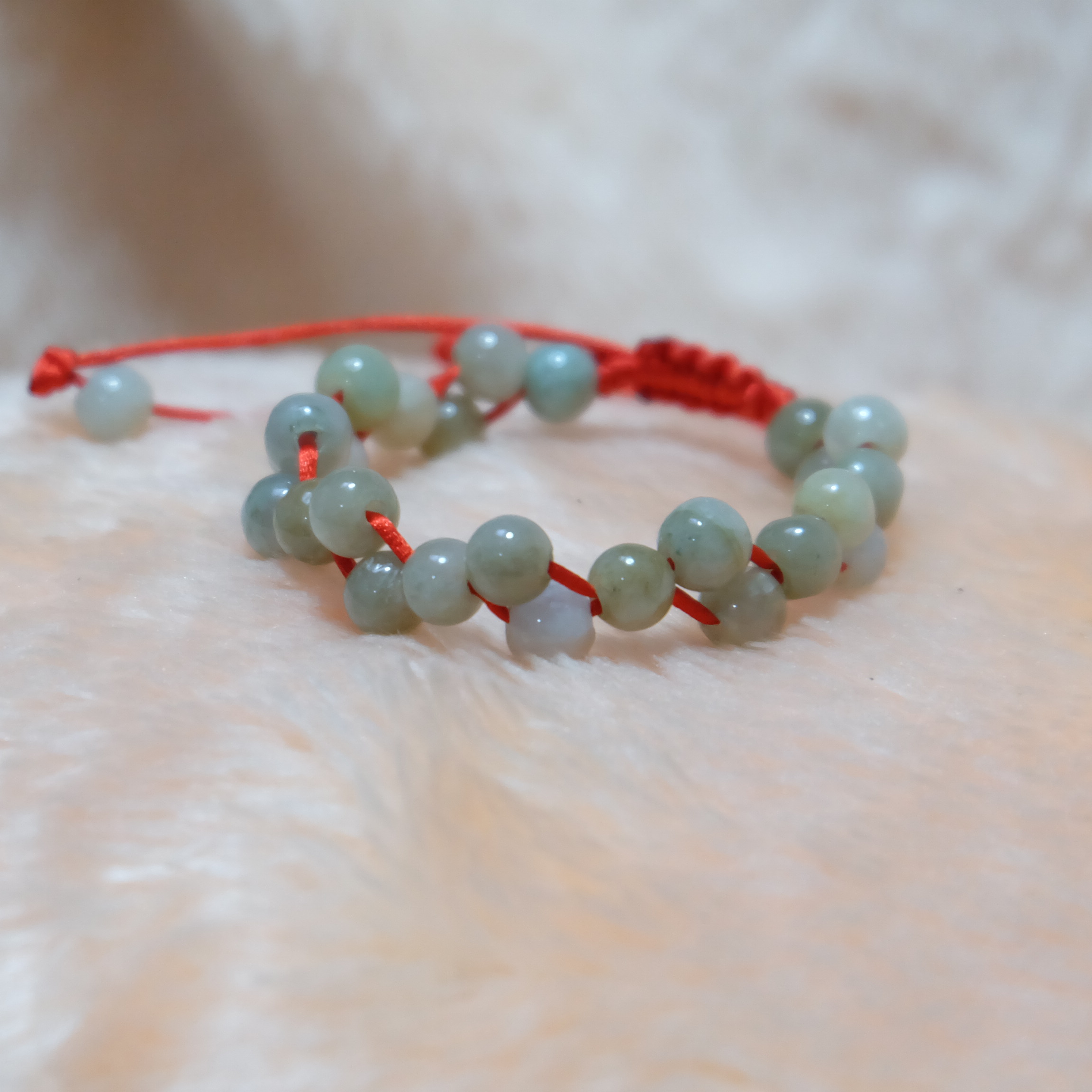 สร้อยข้อมือเชือกถักลูกปัดหยกแท้คละสี รุ่นBC540