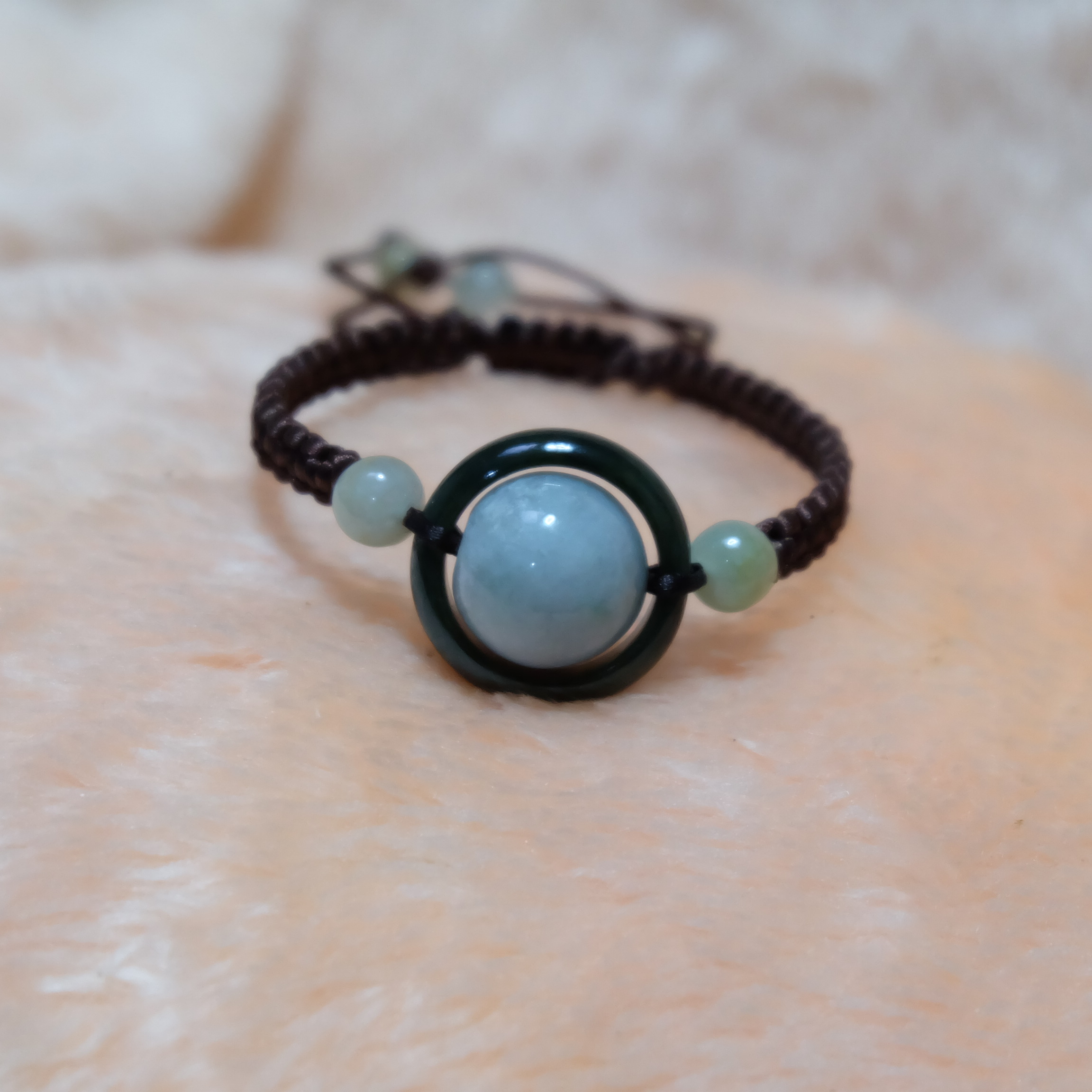 สร้อยข้อมือเชือกถักลูกปัดหยกแท้คละสี รุ่นBC280