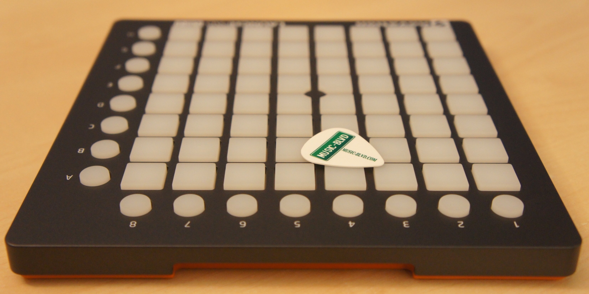 Novation Launchpad Mini MKII