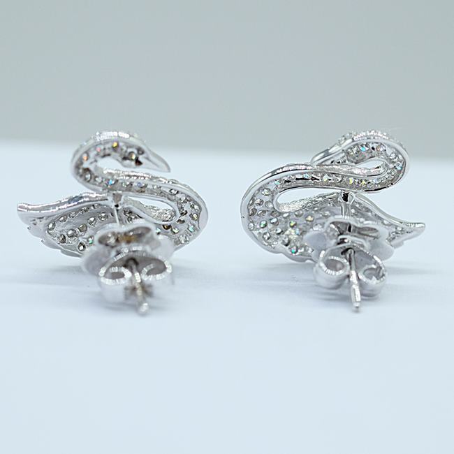 ต่างหูรูปหงส์คู่ สัญลักษณ์ของความงดงามสำหรับสุภาพสตรีครับ