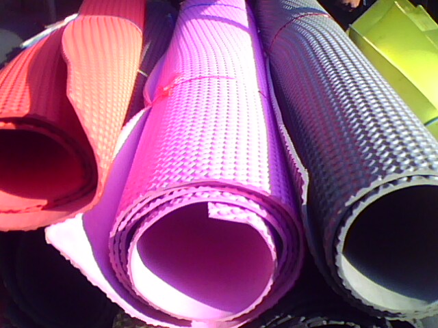 แผ่นยางเรียบ / มีลาย สีสดใส สีต่างๆ เลือกสีได้ แผ่นยางงานในร่ม ขนาดแผ่น 130x240 ซม. หนา 5-60 มม. ,แผ่นกันกระแทก,โฟมยางปูพื้น,จิ๊กซอว์ปูพื้น, ปูกับห้องเด็ก ห้องออกกำลังกาย ค่ายมวย โรงยิม
