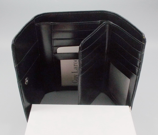 กระเป๋าสตางค์ Guy Laroche กรมท่า ใหม่ แท้