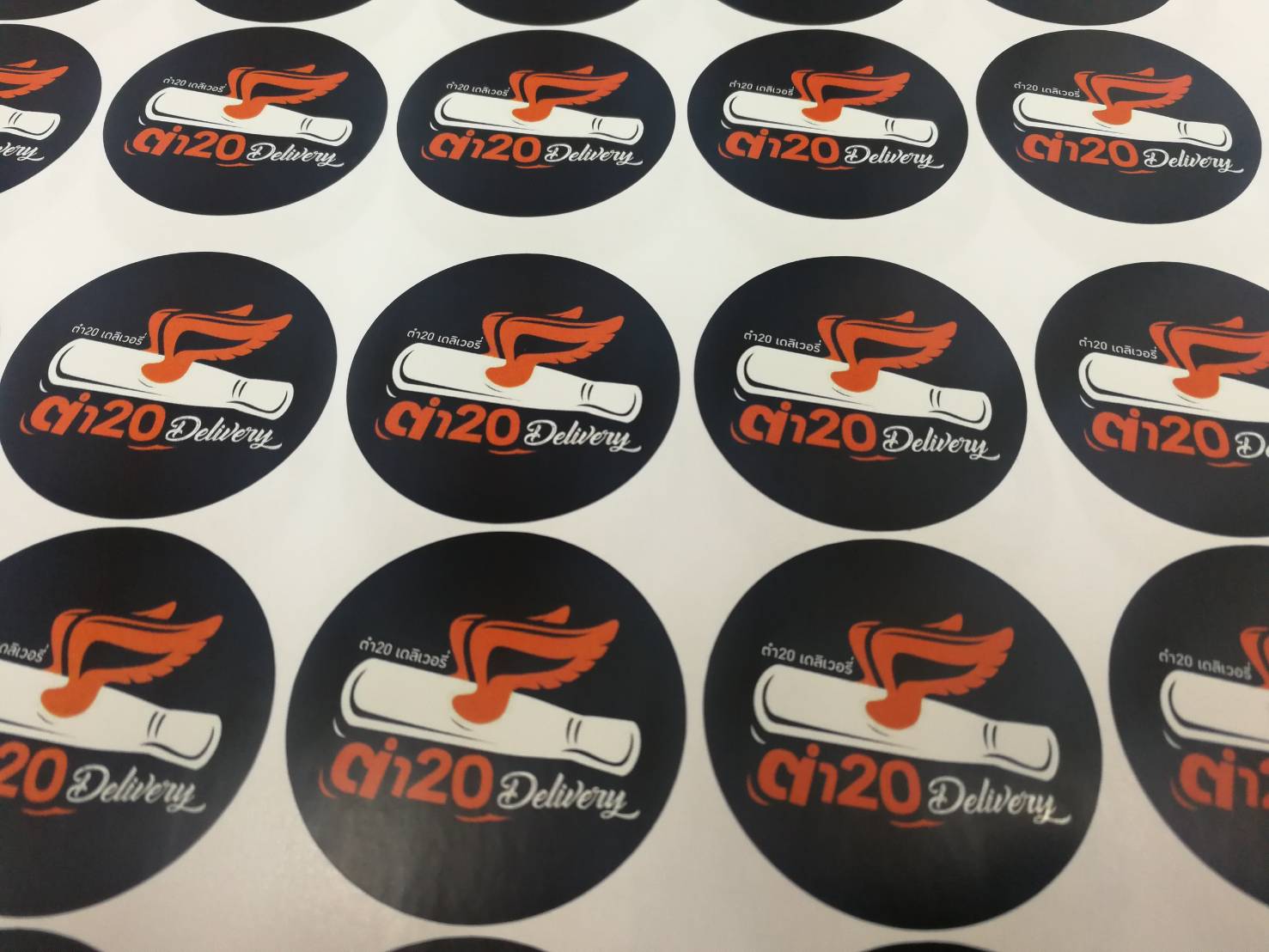 รับทำสติ๊กเกอร์ติดสินค้า เครื่องสำอาง (Diecut Sticker)