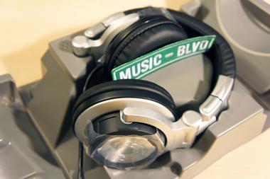 Denon DN-HP1000 Professional DJ Headphones