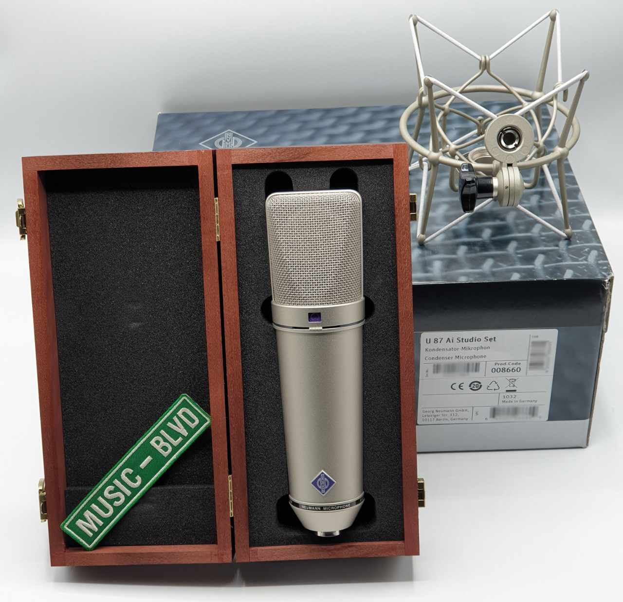 Neumann U 87 Ai Large-Diaphragm Multipattern Condenser Microphone (Studio Set, Nickel)
