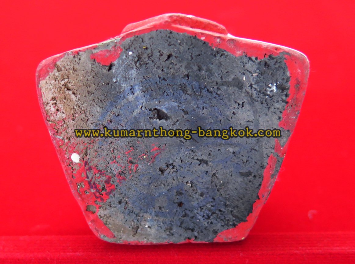 กุมารทอง หลวงปู่แย้ม วัดสามง่าม จ.นครปฐม (น้องบริบูรณ์) เนื้อดิน สีทองฐานน้ำเงิน รุ่น พัดยศ