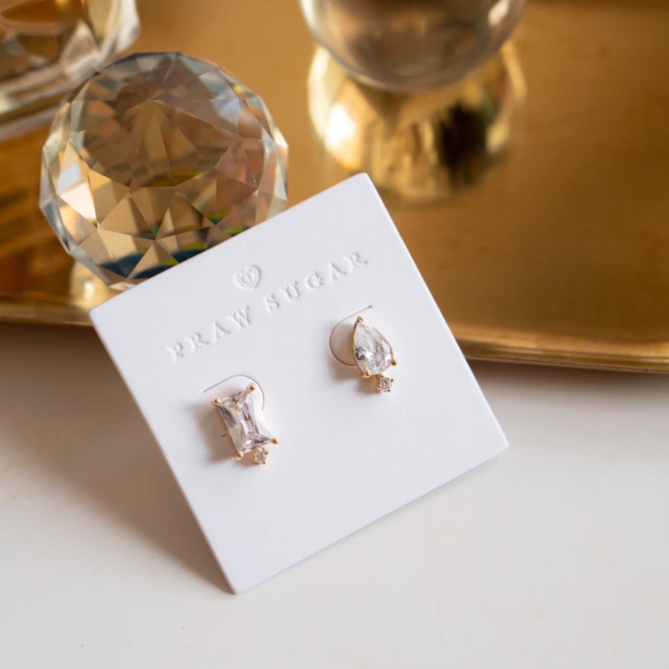 Rectangle and Pear Stud Earrings - ต่างหูคริสตัลทรงสี่เหลี่ยมผืนผ้าและทรงหยดน้ำ (ก้านต่างหูเงินแท้) (มี 3 สี)