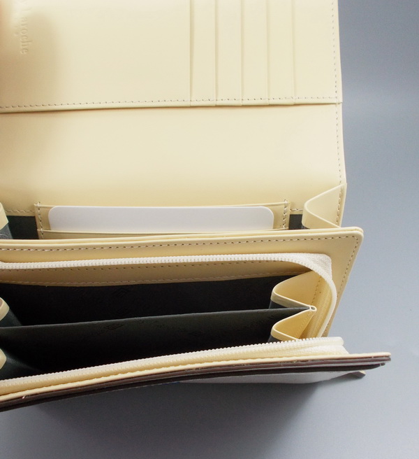 กระเป่าสตางค์ Guy Laroche ขาวออฟไวท์ ใหม่ แท้