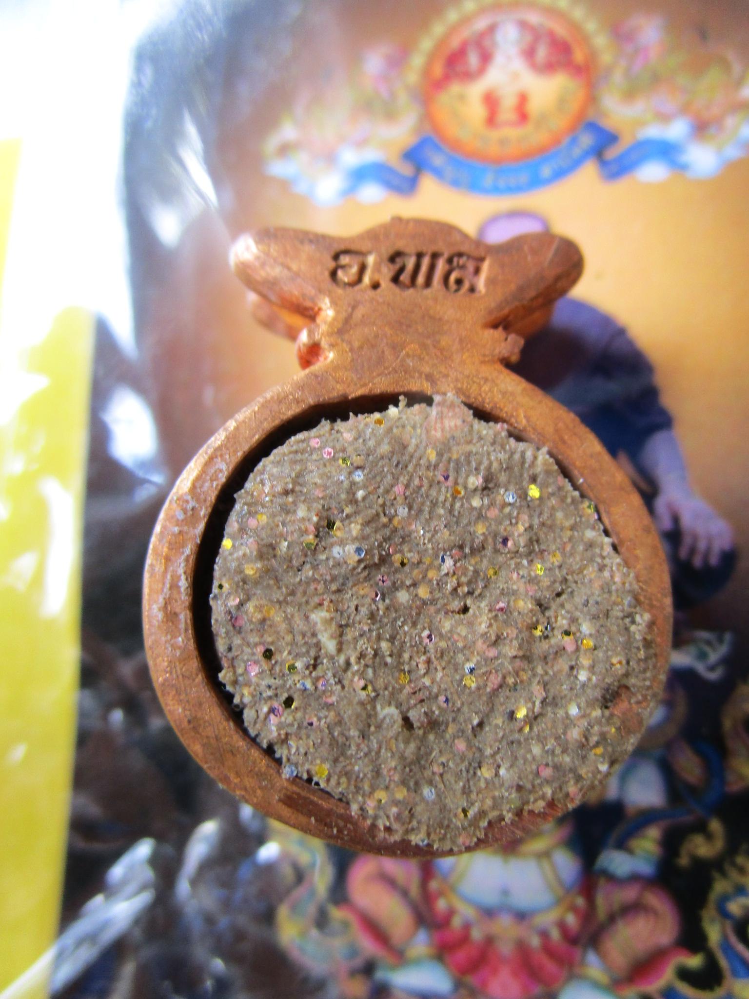 ขวัญถุงเศรษฐี พ่อแก่ให้รวย ช่วยเก็บเงิน เก็บทอง เป็นขวัญถุง เป็นถุงทองแดงผิวไฟ หลังอุดมวลสาร ปลุกเสกโดย อ.พล ทองเนียม