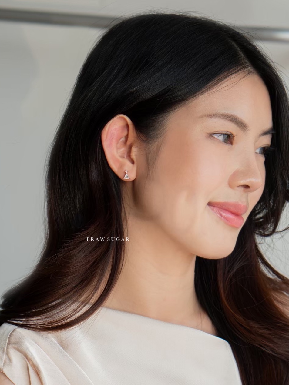Gorgeous Triangle Earrings - ต่างหูทรงสามเหลี่ยมเรียบหรู (ก้านต่างหูเงินแท้) (มี 2 สี)