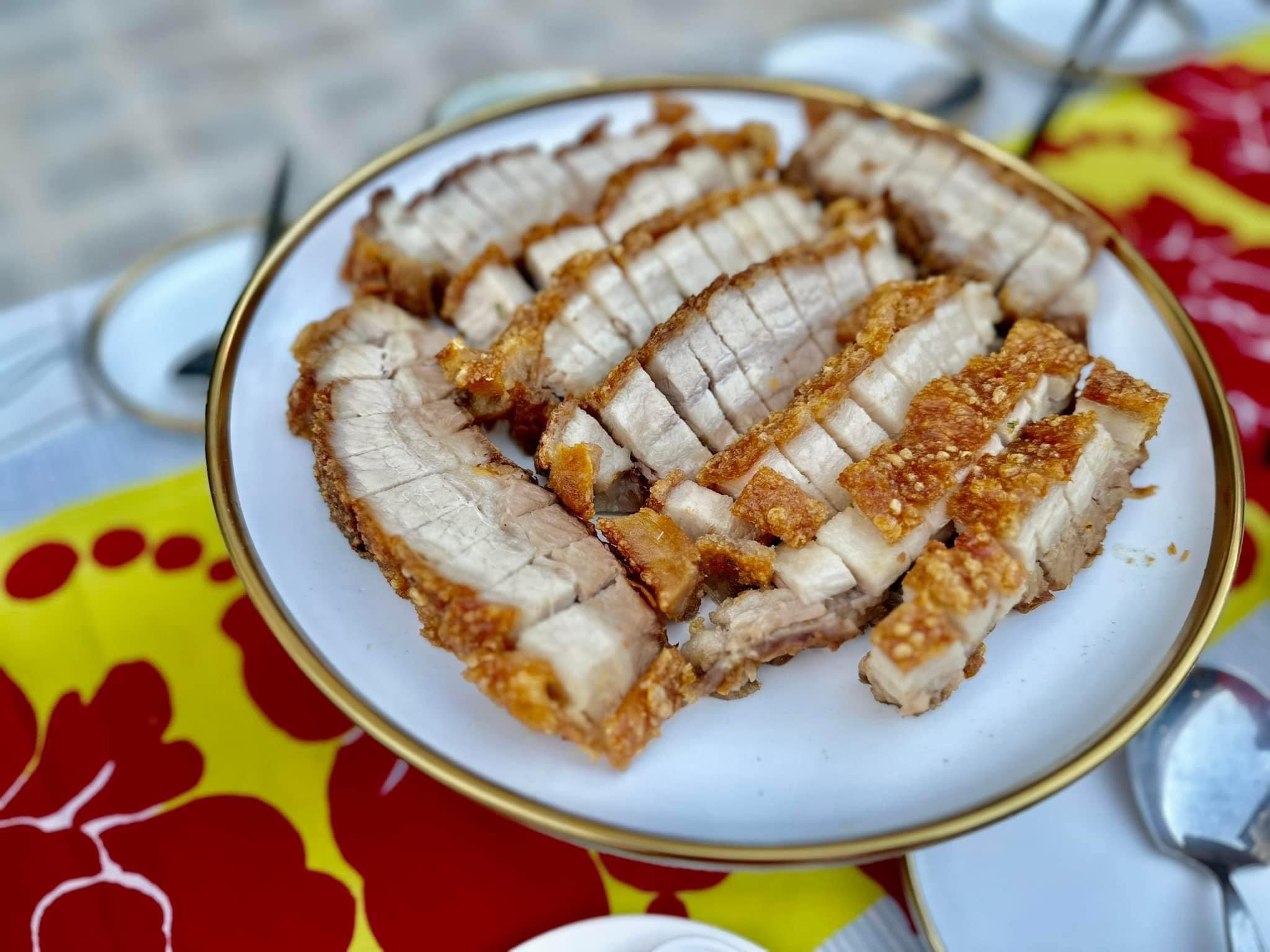 หมูกรอบ