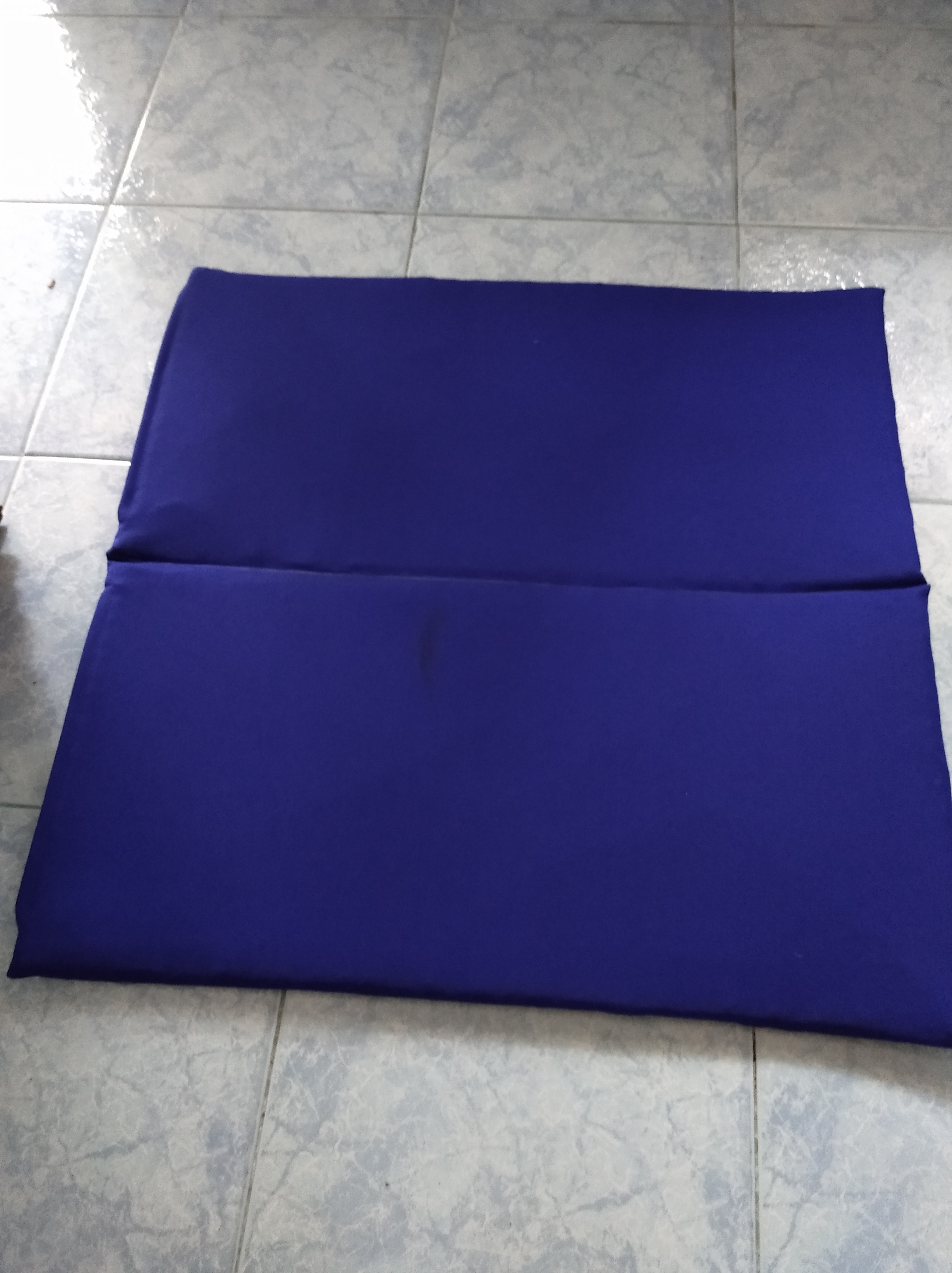 วิถีพุทธ อาสนะยางพารา อาสนะพระ เบาะนั่งสมาธิ เบาะรองนั่งปฏิบัติธรรม อาสนะยางพารา 2 ตอน ขนาด 60ซม.x60ซม หนา 1 นิ้ว สีน้ำเงิน