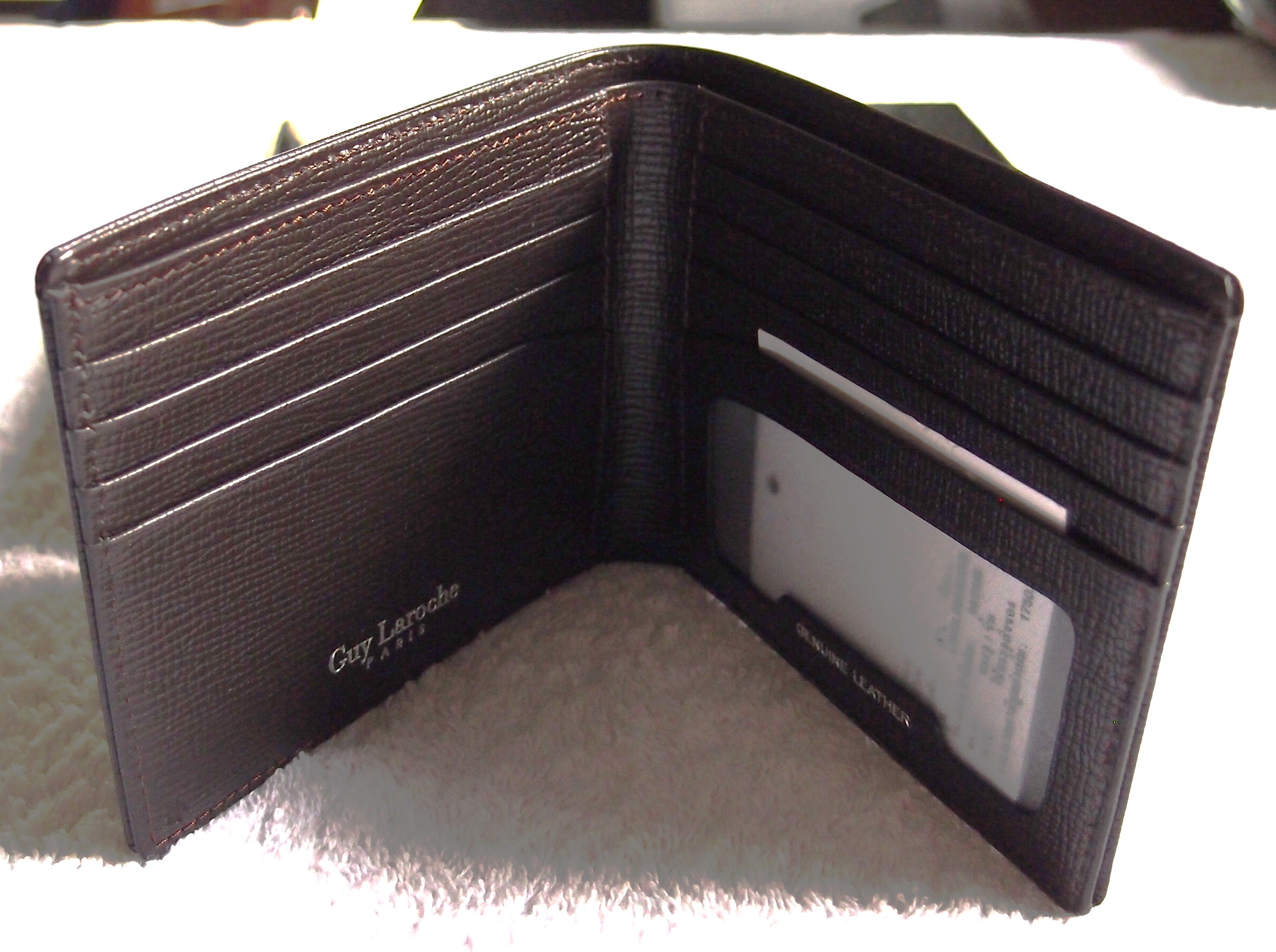 กระเป๋าสตางค์ Guy Laroche ดาร์กช็อคโกแลต ใหม่ แท้