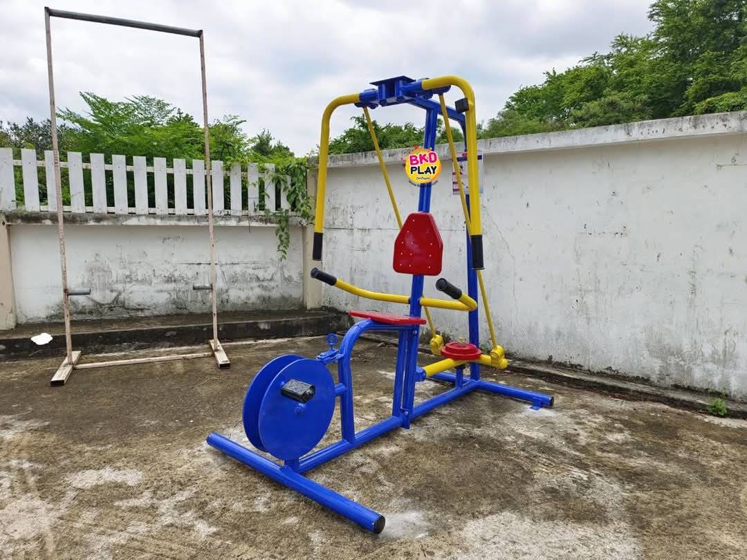 เครื่องออกกำลังกายกลางแจ้ง ชุดบริหารแขน หัวไหล่ หน้าอก แบบถ่าง-หุบยกตัว สำหรับผู้สูงอายุและบุคคลทั่วไป เครื่องออกกําลังกายกลางแจ้งเทศบาล, เครื่องออกกําลังกายสาธารณะ ,ราคาโรงงาน สินค้าผลิตในไทย สั่งทำตามสีที่ต้องการได้