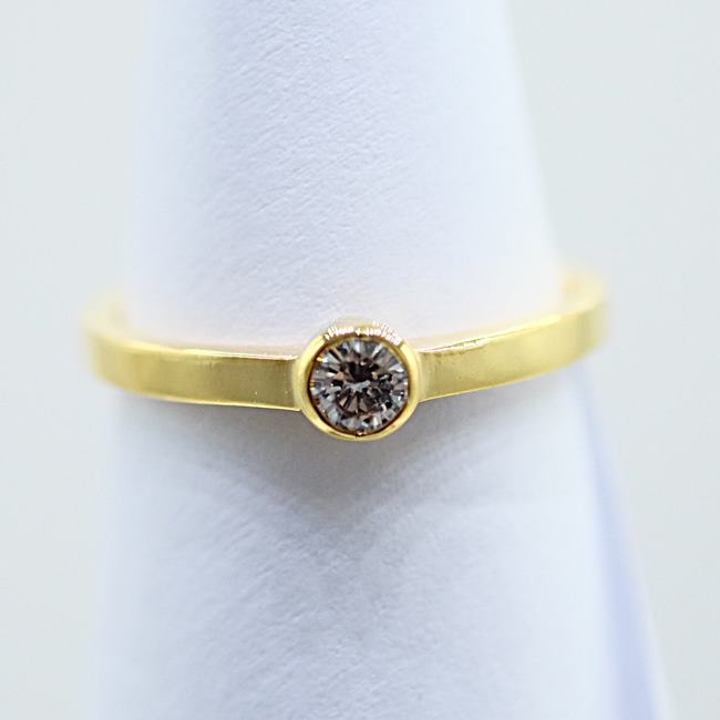แหวนเพชรเม็ดเดี่ยว ฝังหุ้ม ตัวเรือนทอง14K สำหรับสุภาพสตรี
