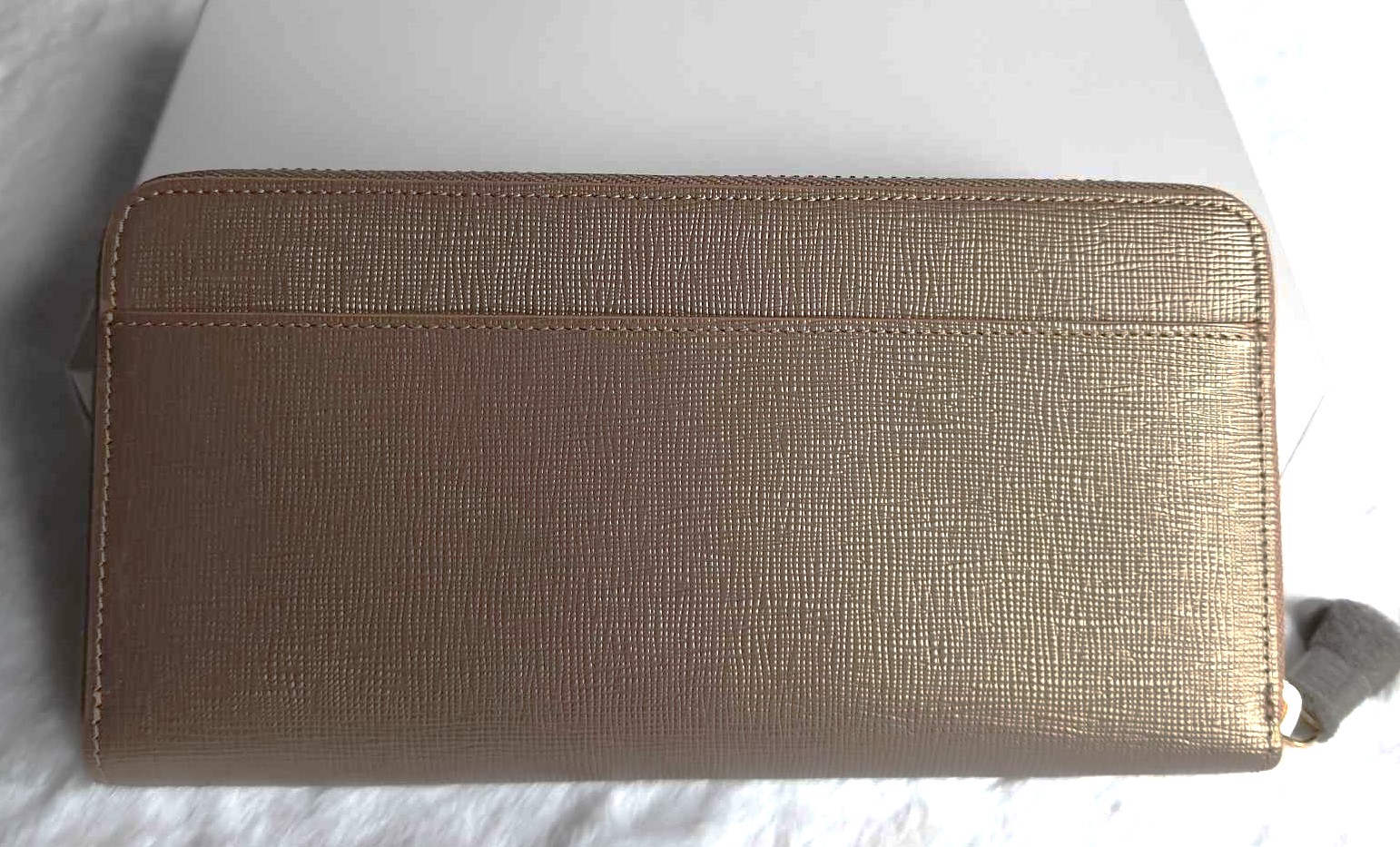 กระเป๋าสตางค์ Guy Laroche น้ำตาลทองเมทาลิก ใหม่ แท้