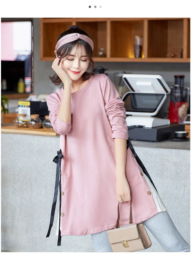 เสื้อยืดคลุมท้องแขนยาวสีชมพู ผ่าข้างและแต่งด้วยกระดุมเก๋ๆ มีสายผูกด้านข้าง ผ้านุ่ม งานสวย ใส่บาย น่ารักมากๆค่ะ