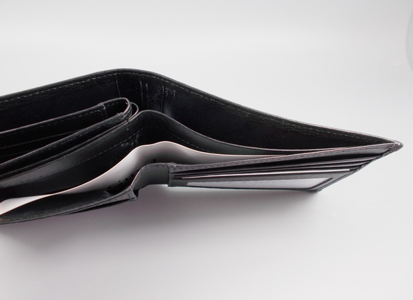 กระเป๋าสตางค์ Guy Laroche ดำ ใหม่ แท้