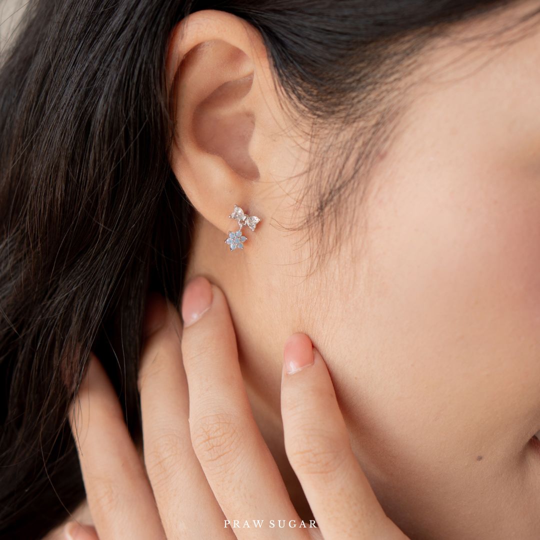 Mini Bow & Flower Earrings - ต่างหูโบว์และดอกไม้ตุ้งติ้งขนาดมินิ (ก้านต่างหูเงินแท้)