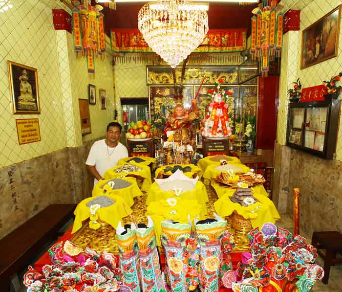 เหรียญ เห้งเจีย องค์ไต่เสี่ยฮุกโจ้ว ออกบูชา วัดสามจีนและวัดเล่งเน่ยยี่2 เนื้อทองระฆัง ขนาดห้อยคอ สูง 5ซม. พร้อมเลี่ยมกรอบกันน้ำ ออกบูชาปี 59-60