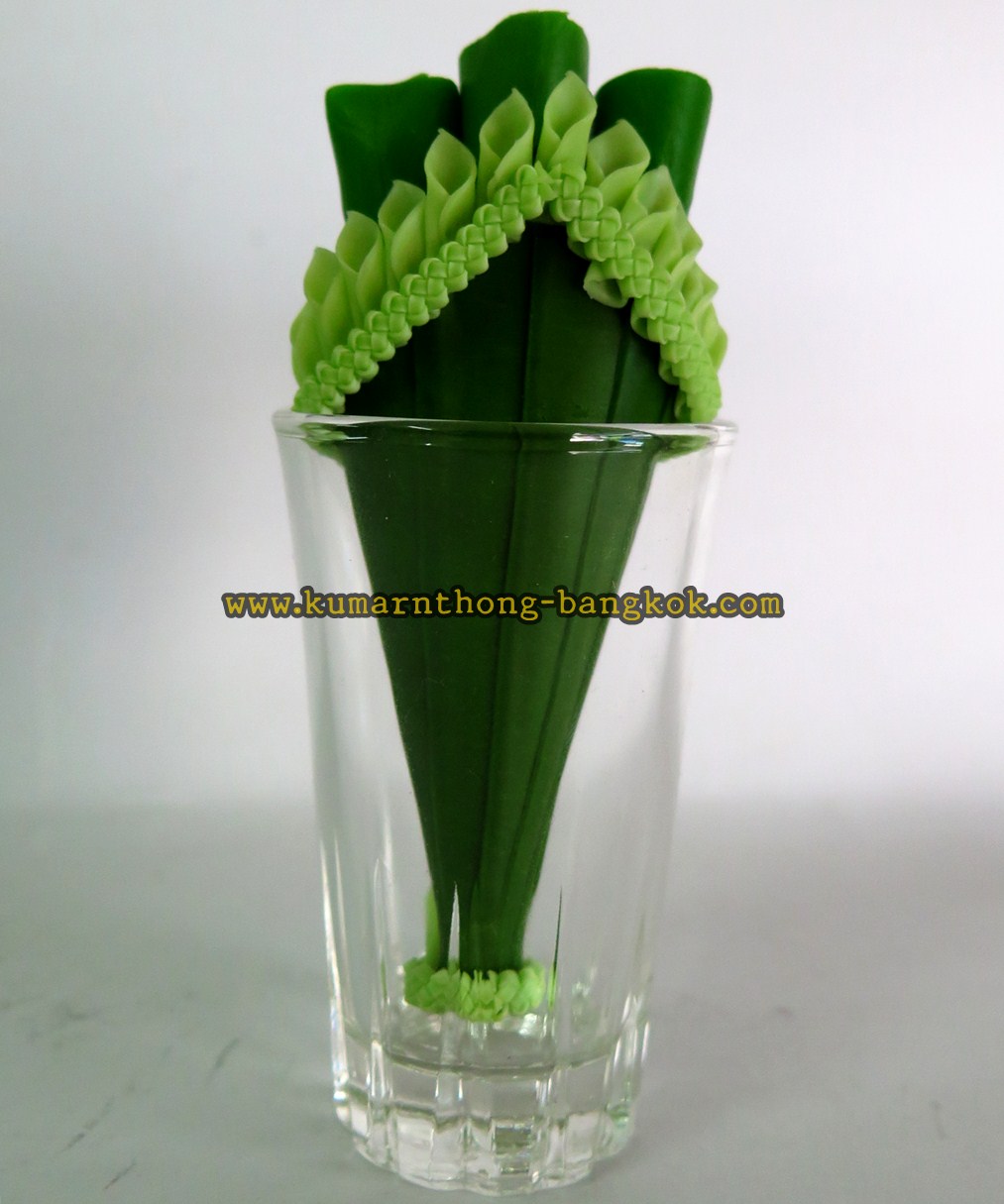 ชุด หมากพลู-บุหรี่ ประดิษฐ์ แบบกรวยถวาย ขนาด สูง 4นิ้ว วัสดุทำจากดิน (ชุดพร้อมแก้วสำหรับตั้ง)