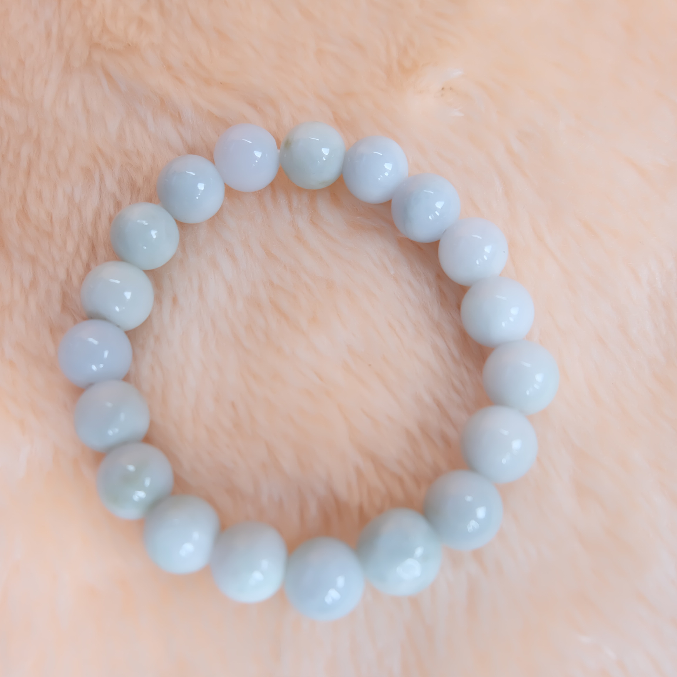 สร้อยข้อมือลูกปัดหยกแท้ หยกพม่า หยกขาว หยกเจไดต์ ขนาด 10 มิล รอบข้อมือ 16.5 เซนติเมตร ร้อยด้วยไหมยืด มีรอย
