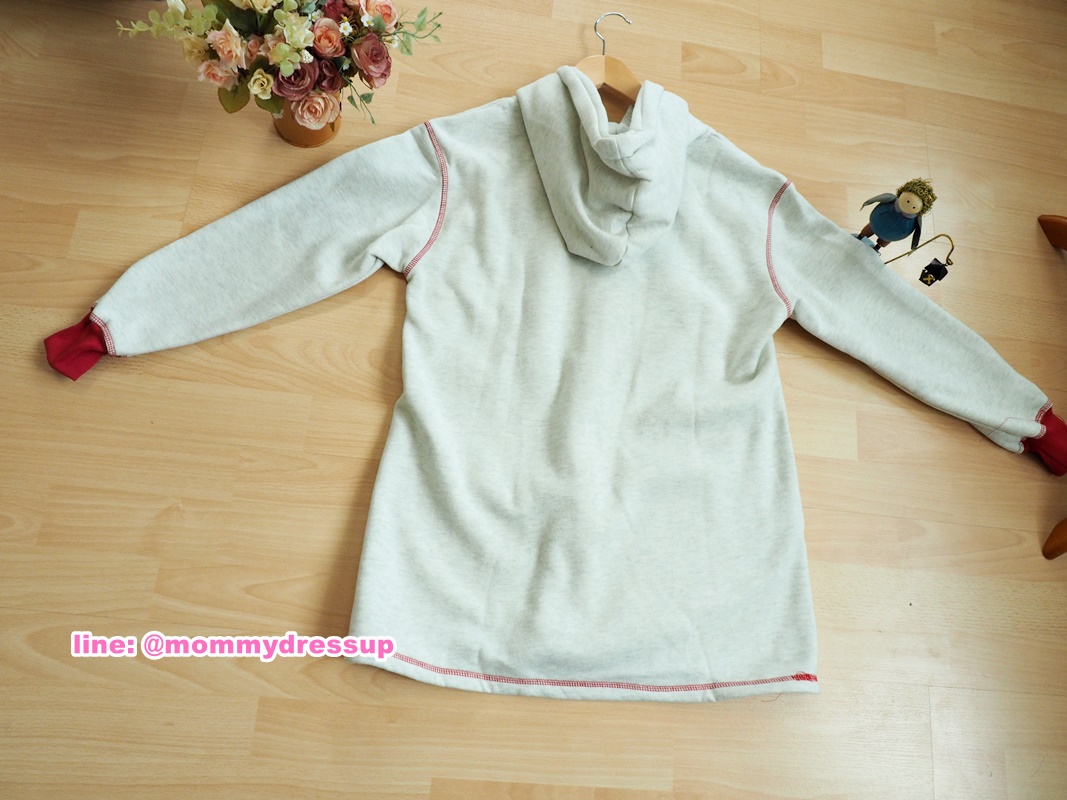 เสื้อกันหนาวแขนยาวสีเทาอ่อน มีฮูด สกรีนไดโนเสาร์สีแดงที่อก